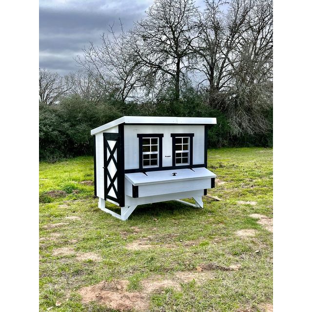 Large Chicken Coop - Up to 15 Chickens